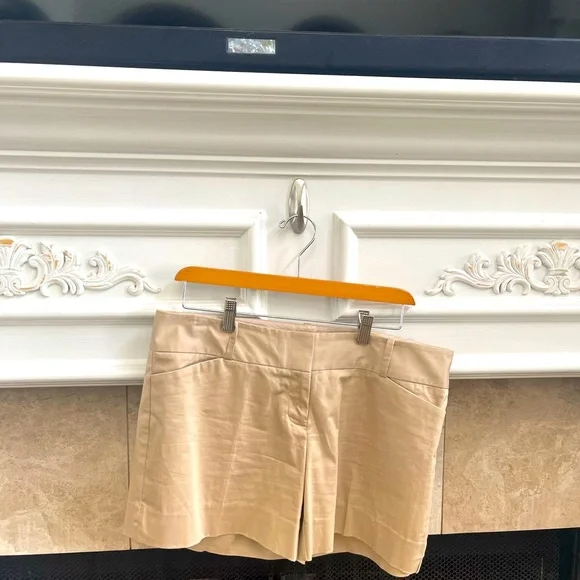 🛍️3/$25 SALE🛍️The Limited shinny khaki summer shorts - Picture 2 of 12